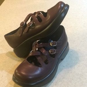 Women's Dansko EU 37, Burgundy Mary Jane's.